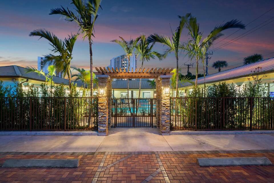 Bermuda Bungalows West Palm Beach Exterior photo